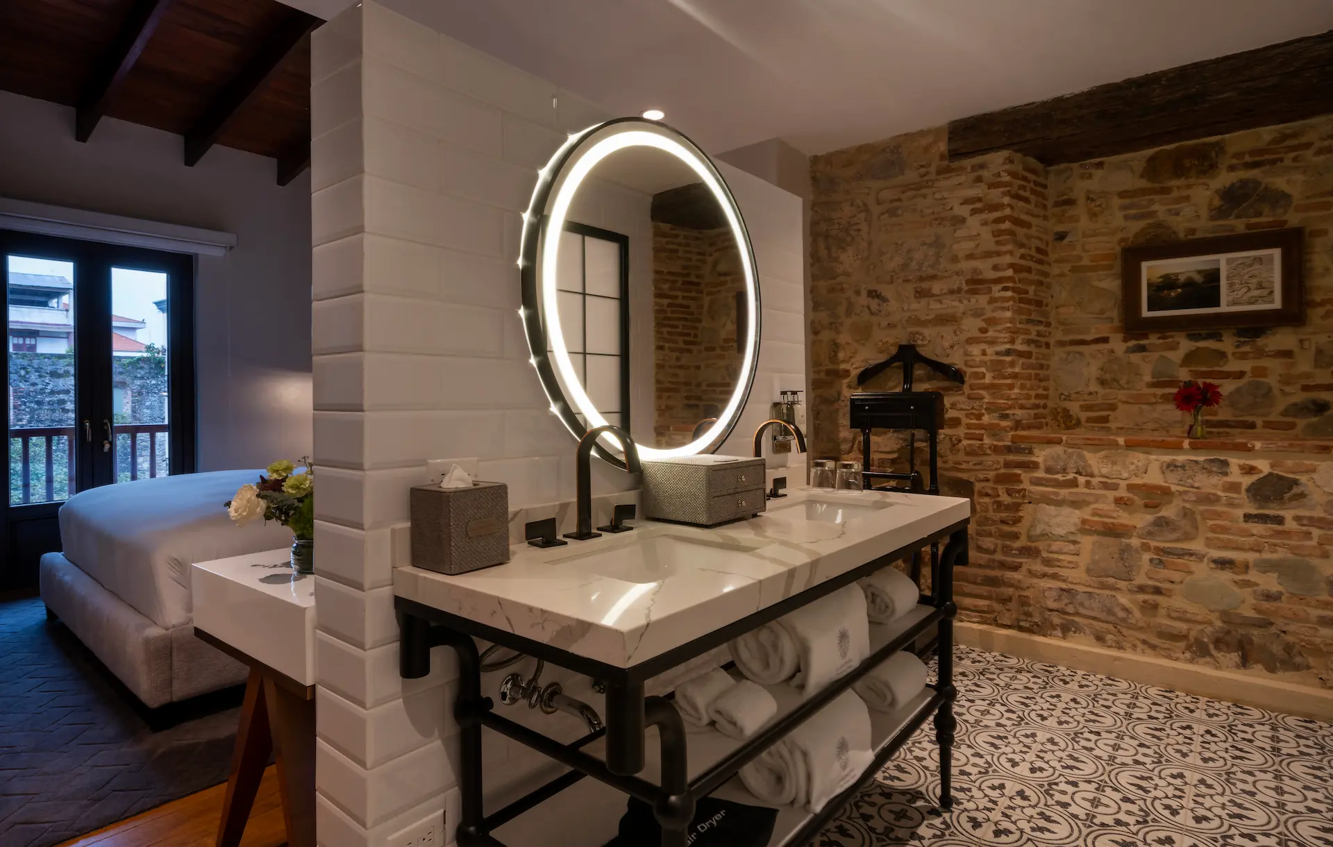 Spanish Wing image 5